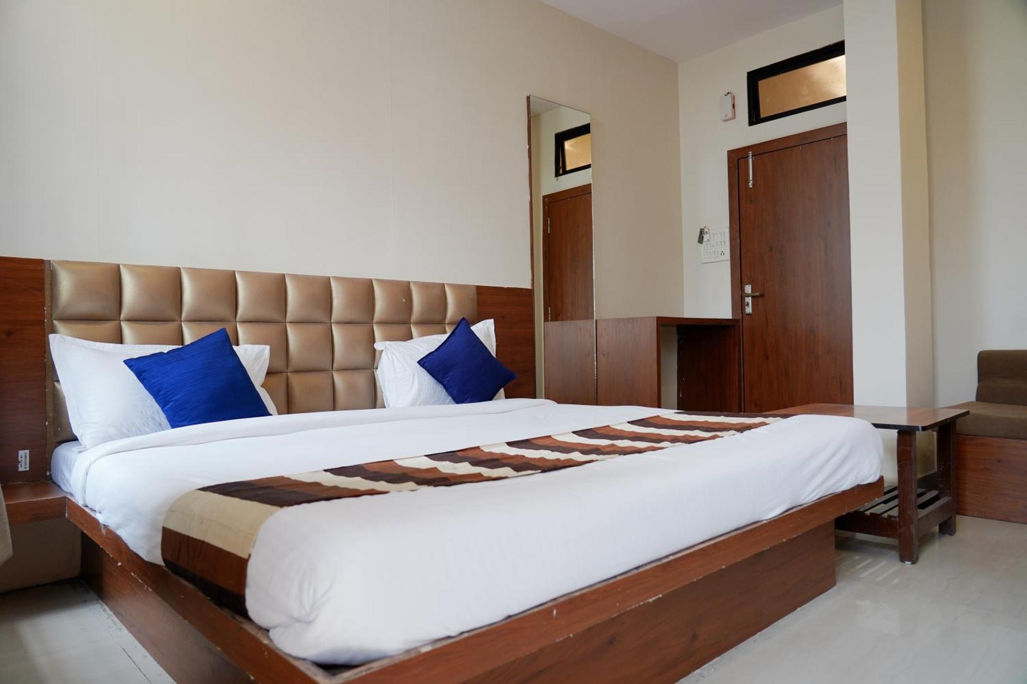 Hotel Suryodaya Ujjain Zewnętrze zdjęcie