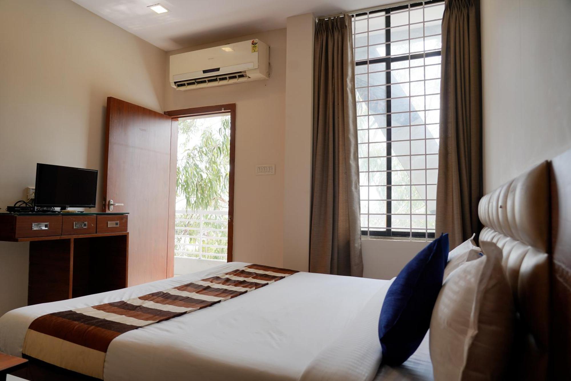 Hotel Suryodaya Ujjain Zewnętrze zdjęcie