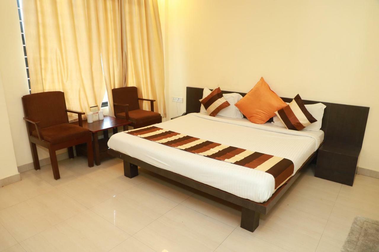 Hotel Suryodaya Ujjain Zewnętrze zdjęcie