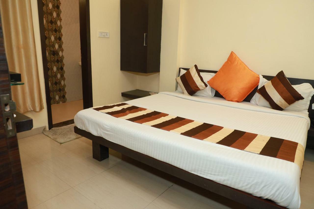 Hotel Suryodaya Ujjain Zewnętrze zdjęcie